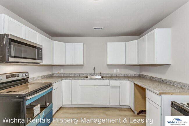 Foto del edificio - 4 br, 1.5 bath House - 4348 S. Seneca