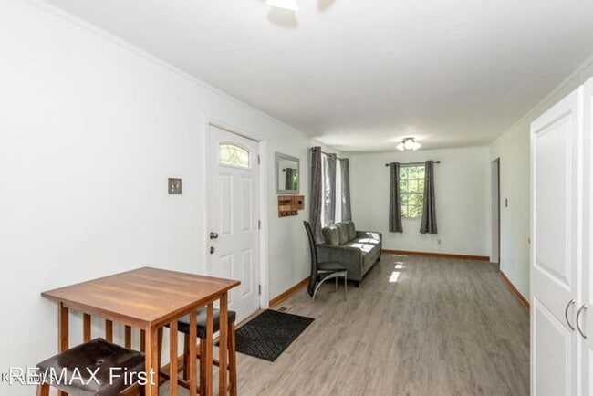 Building Photo - 3 br, 1.5 bath House - 547 Murray Dr.