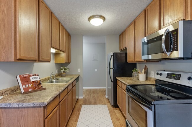 Building Photo - Heritage Hills