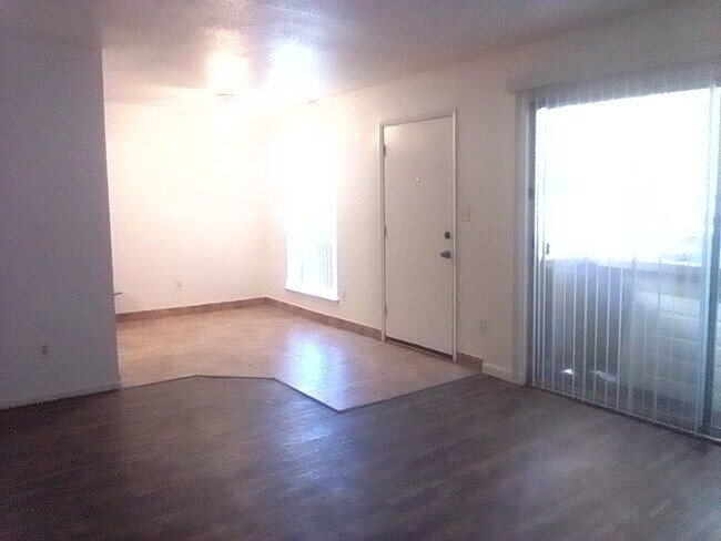 Dining room - 2621 Howe Ave