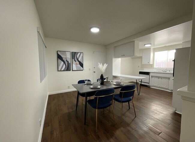 Foto del edificio - PET FRIENDLY 3 BEDROOM 2 BATHROOM HOME WITH ENCLOSED YARD AND 2-CAR GARAGE!!!!