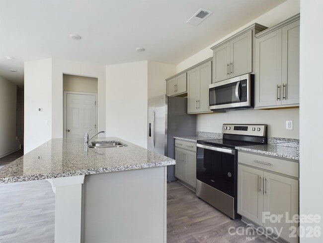 Foto del edificio - 8021 Murray Br Dr