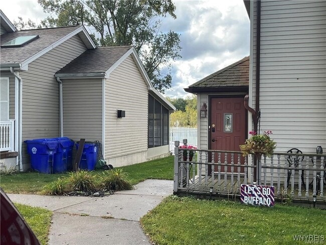 Building Photo - 3279 Clinton St