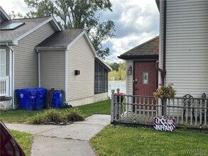 Building Photo - 3279 Clinton St