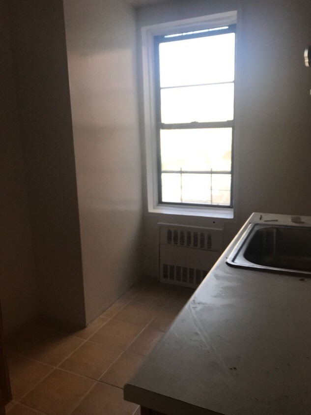 Foto principal - 8635 Queens Blvd