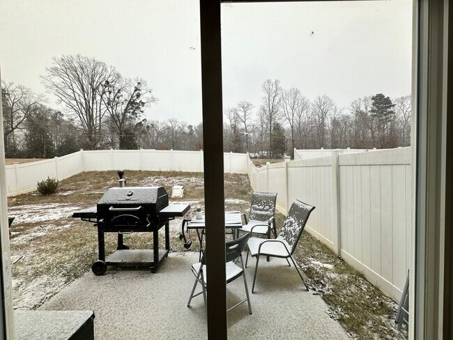 Foto del edificio - Spacious 5BR House in Greensboro