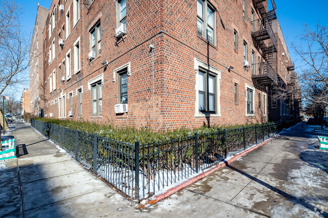 Building Photo - 94-05-94-19 35th Ave