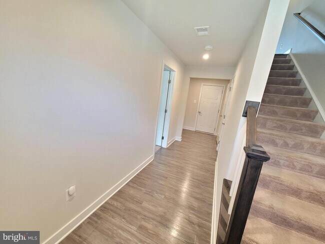 Foto del edificio - 8667 Shady Pines Dr