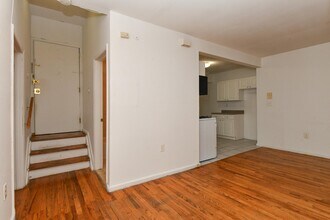 Building Photo - 217 10th St