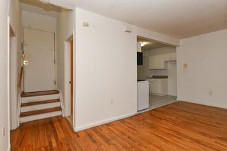 Building Photo - 217 10th St