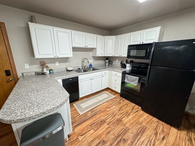 Building Photo - Theater Apartments Beulah