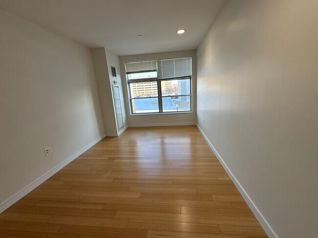 Foto del edificio - 595 Albany St