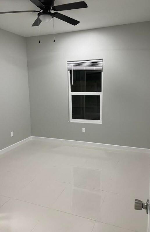 Building Photo - 2511 N Vineyard Ave