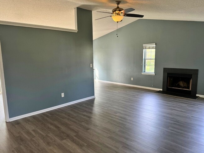 Building Photo - 216 Snowden Court, Richlands, NC 28574