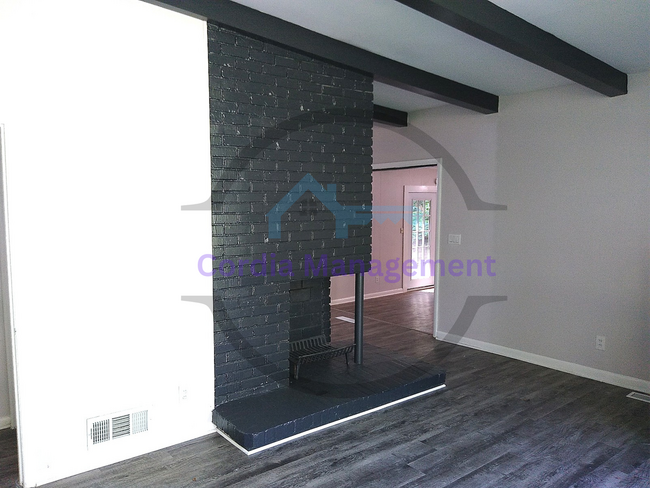 Foto del edificio - 3 bedroom 1.5  bath in East Point, GA