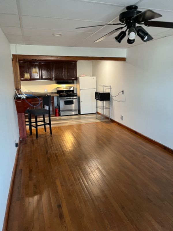 Foto principal - 458 Main St