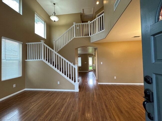Foto del edificio - Beautiful & Spacious Pet-Friendly Home at ...