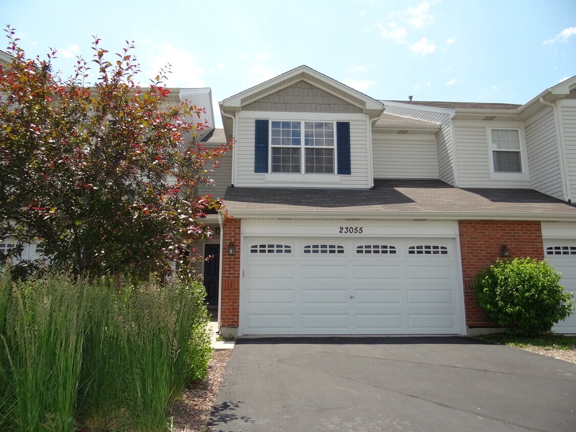 23055 Ironwood Dr, Plainfield, IL 60586 Townhouse for Rent in