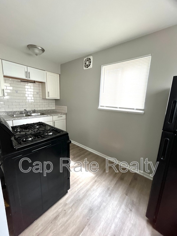 Building Photo - 2174 Sullivant Ave