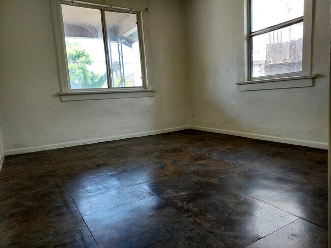 Foto del edificio - 1387 N D St