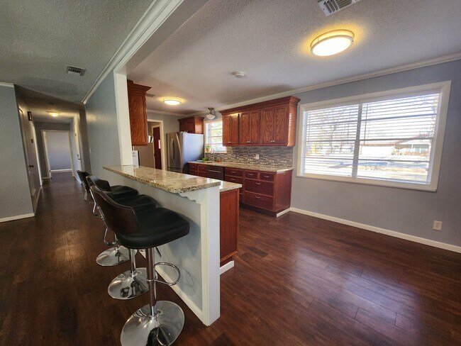 Foto del edificio - Available Now, PG 4 Bedroom