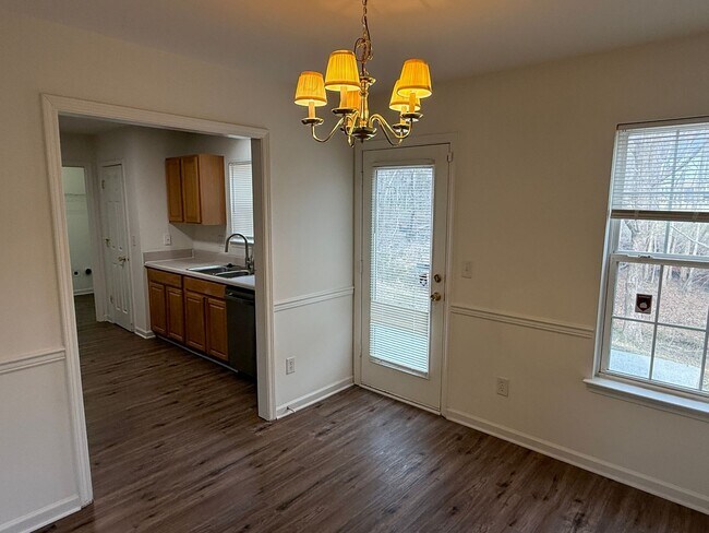 Foto del edificio - 4411 Canipe Dr