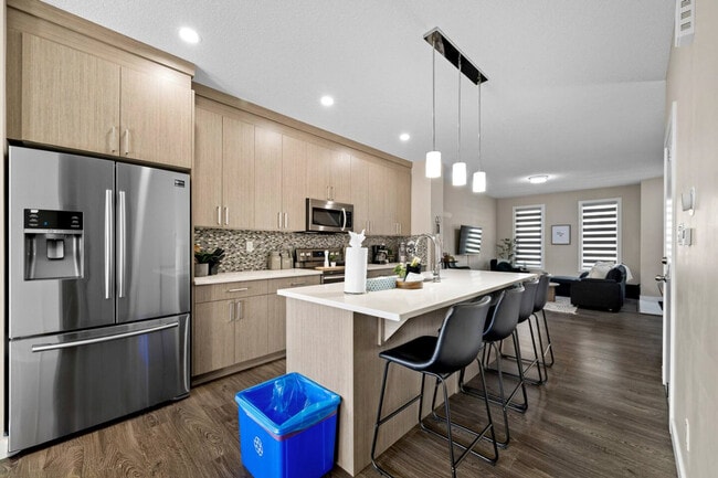 Building Photo - 10752-10792 92 St NW