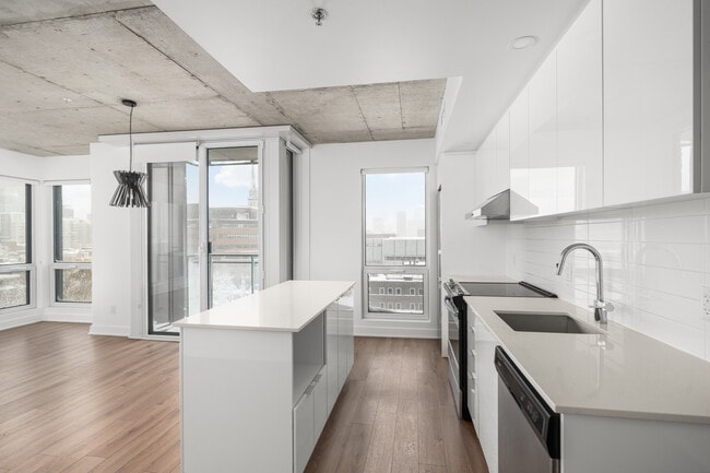 Building Photo - Zenith Condo Apartments - Ville-Marie