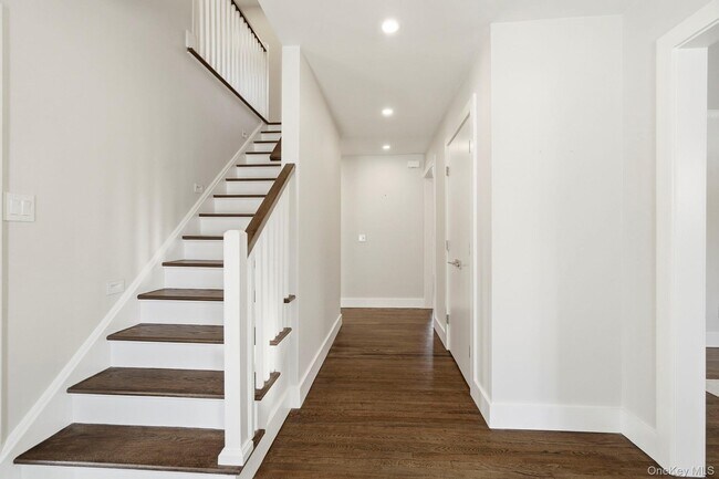 Building Photo - 7 Rural Dr