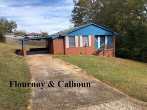 Building Photo - 2119 Venezia Dr