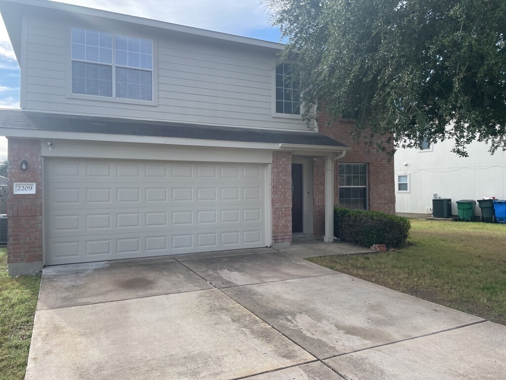 Foto principal - 2209 Whistling Way
