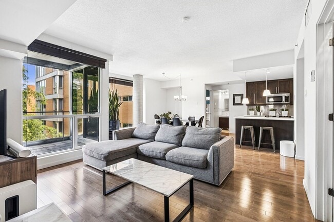 Building Photo - 210 Chem. du Golf