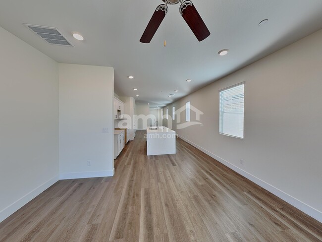 Building Photo - 682 Crimson Flare Ct