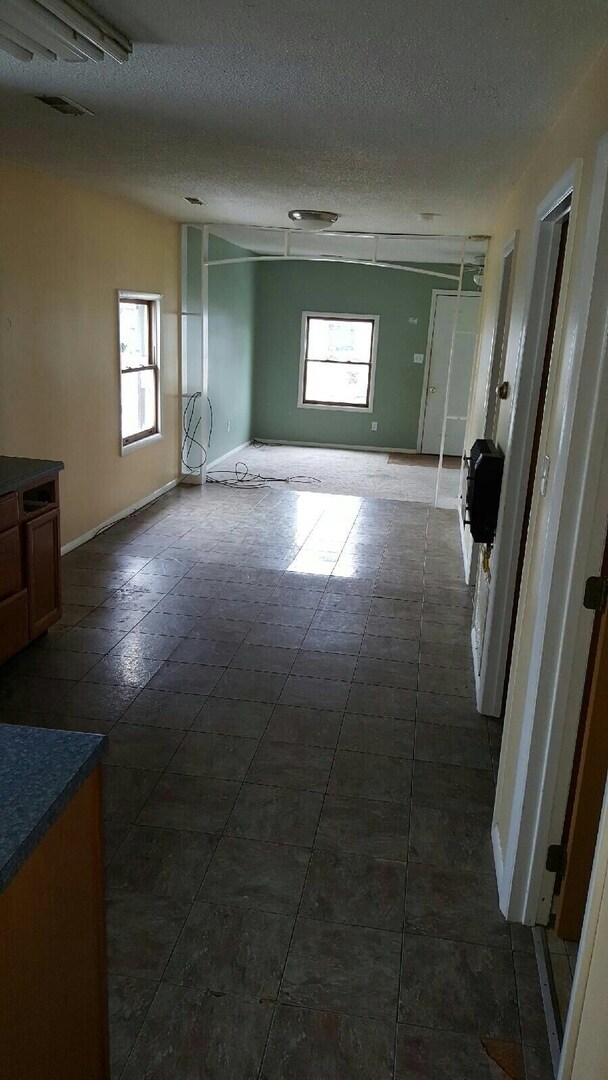 Foto del edificio - 3 bedrooms ranch house with detached garage