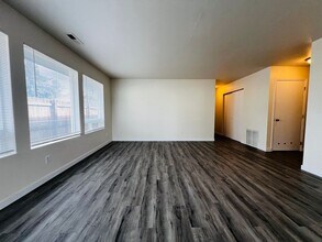 Building Photo - 524 N 24th Ave