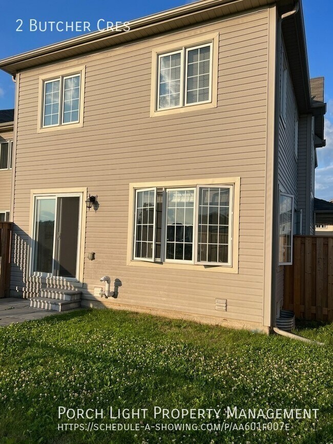 Photo du bâtiment - Beautiful 3 Bed 2.5 Bath End Unit Townhouse with NO back neighbours