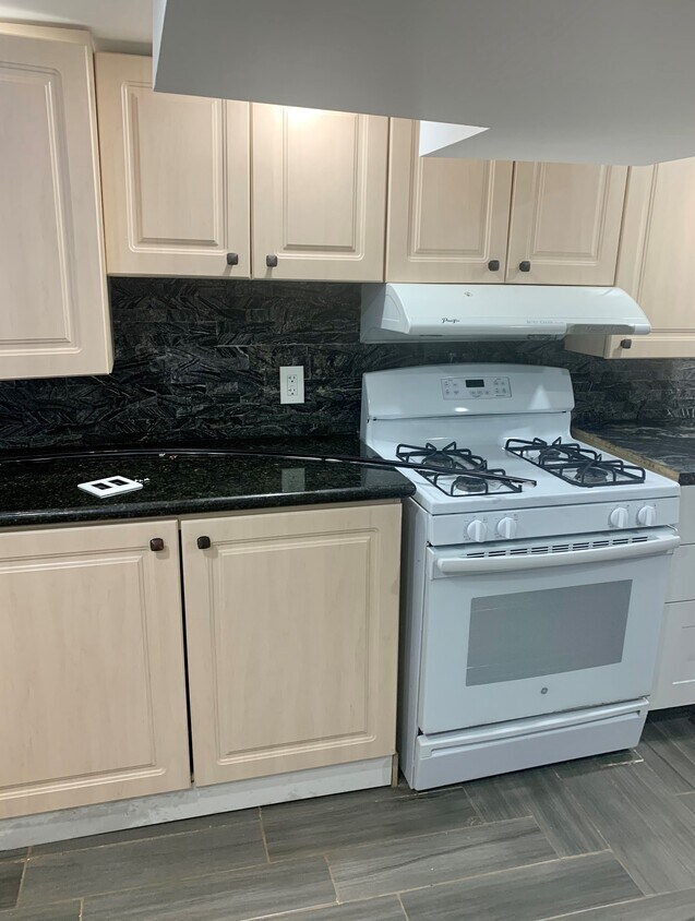 Photo principale - Bright clean 1 bedroom apartment with outd...