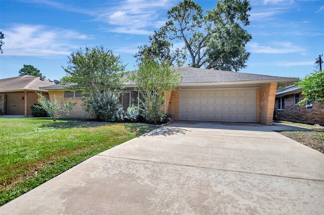 Building Photo - 4021 Silverwood Dr