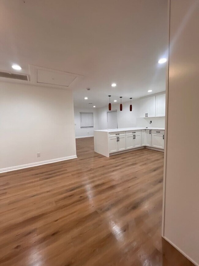 Foto del edificio - Gorgeous 3+2 home in Glassell Park!