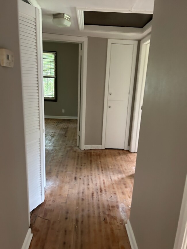 Building Photo - 2566 W 45th St