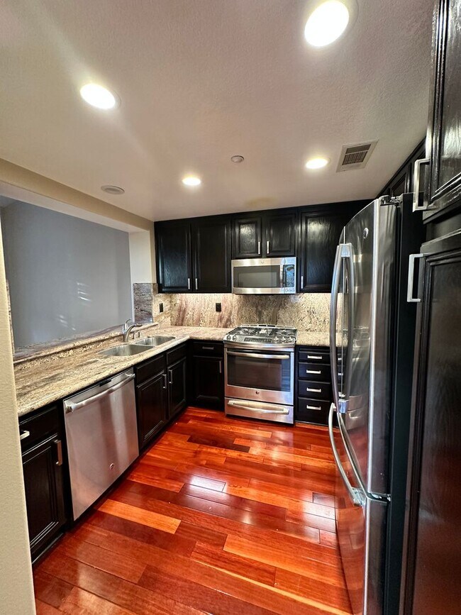 Foto del edificio - 1 Bedroom Condo for Lease in Northwood Pointe