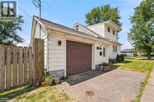 Building Photo - 1217 Orchard Ave
