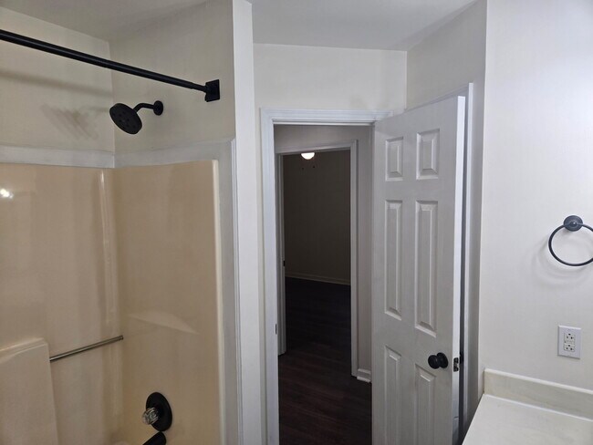 Foto del edificio - 118 Shady Maple Dr