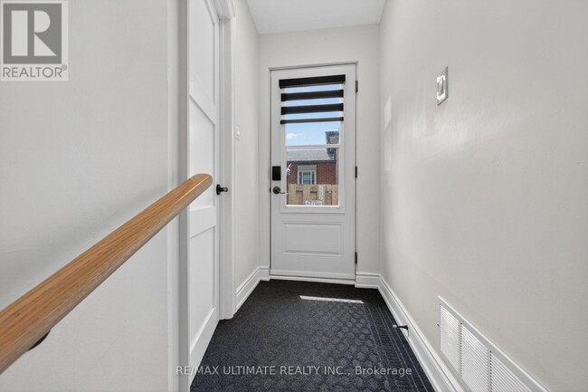 Building Photo - 818 Krosno Blvd