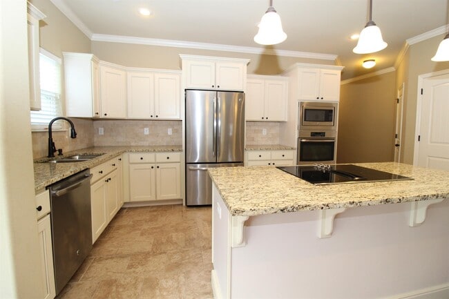 Building Photo - 656 N Longfellow Ln