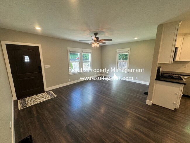 Foto del edificio - Coming Soon! 3 Bed 2 Bath Cottage Penryn