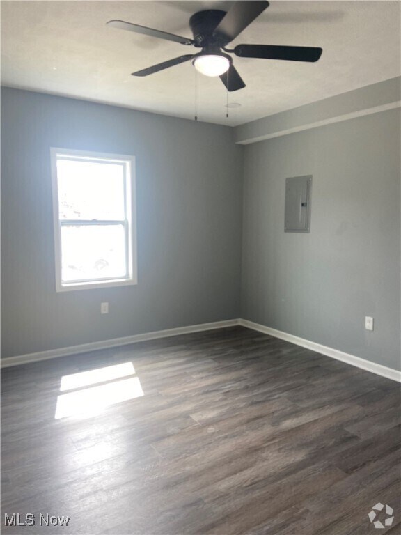 Building Photo - 3440 Sackett Ave