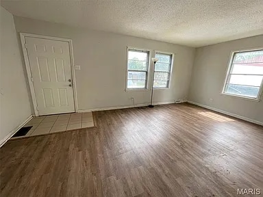 Building Photo - 10073 Royal Dr