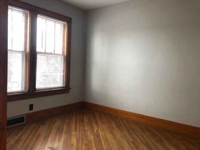 Foto del edificio - 113 E 4th St