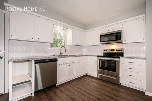 Building Photo - 3 bed, 1 bath split level ALL NEW REMODEL